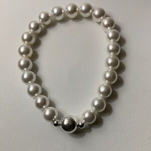 Elegant White Pearl Bracelet